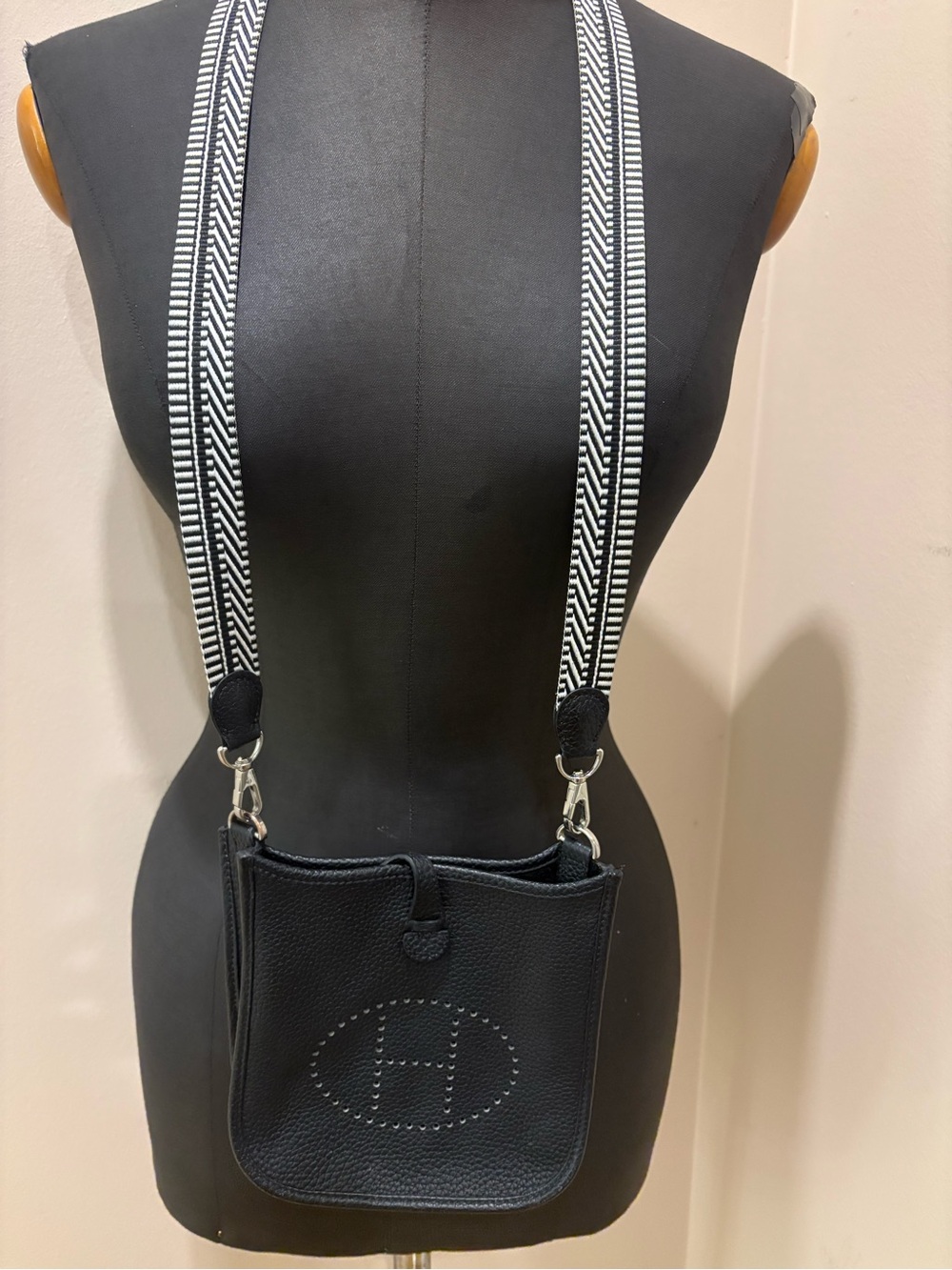Black leather Crossbody Bag with Contrast Strap